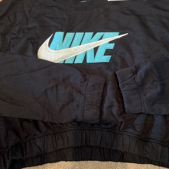 Nike NWT Black Oversized Cropped Sweatshirt. Size Medium. - Picture 4 of 8